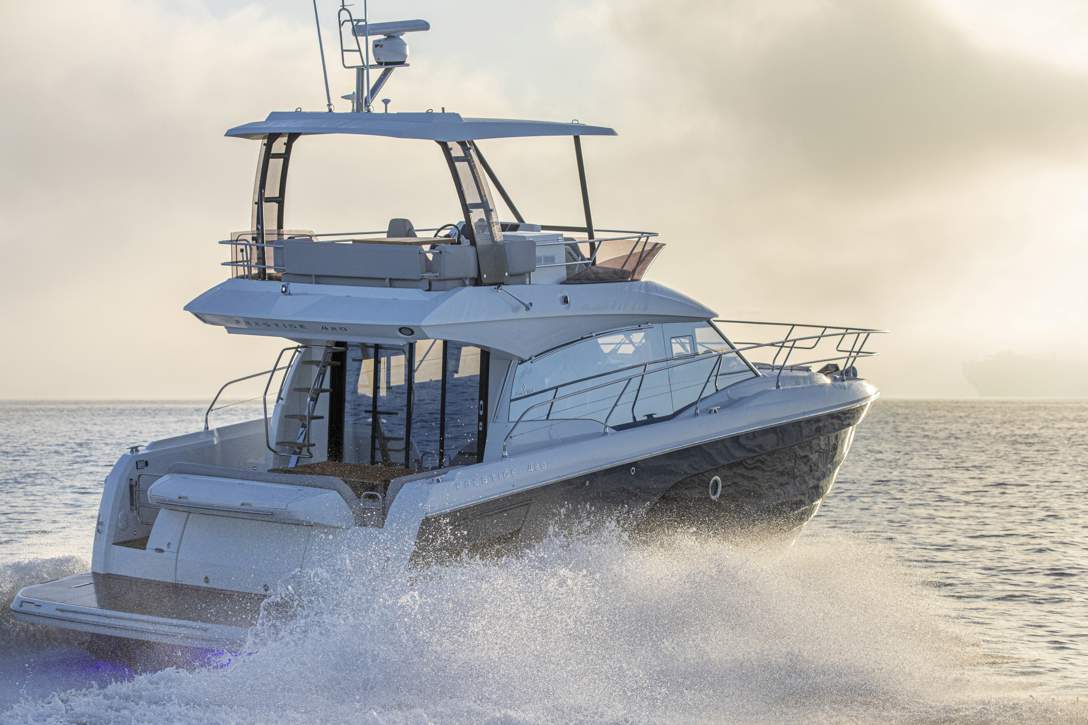 Prestige 420 Fly Exterior - 17.JPG