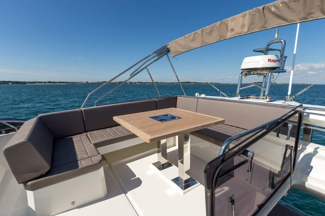 Prestige 520 Flybridge Exterior - 52.JPG