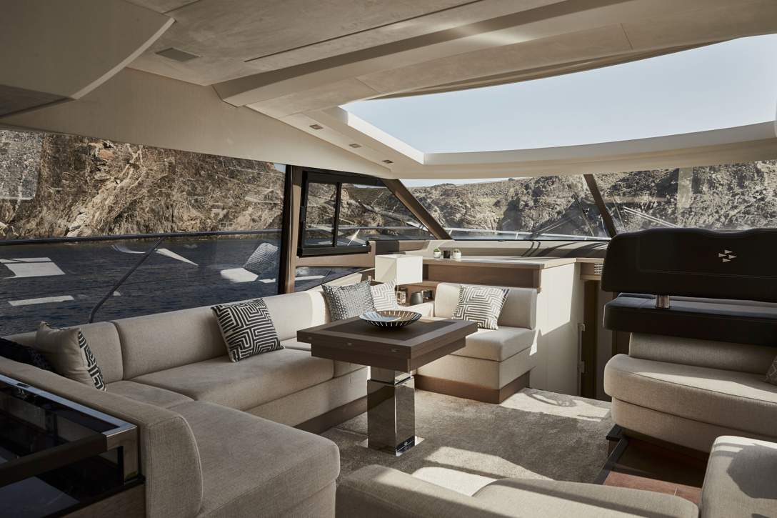 Prestige 590 S Interior - 21.JPG