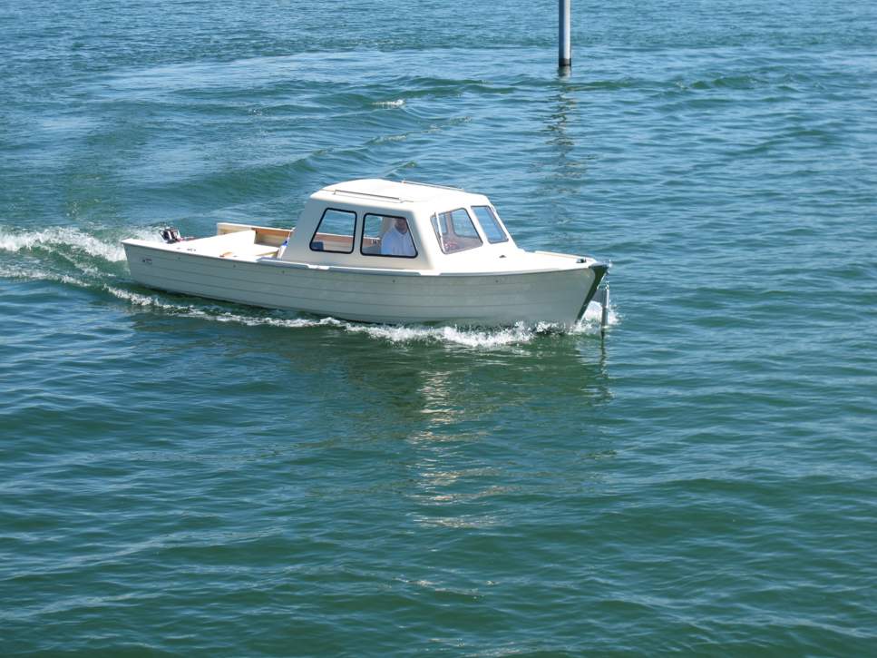 Füllemann Petri F-603 Exterior - 10.JPG