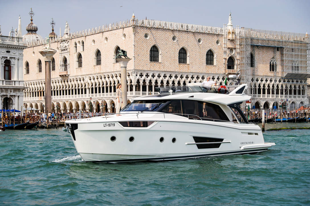 GL45 Fly Venice Exterior 04
