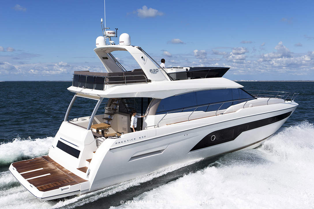 Prestige 630 Flybridge Exterior - 3.jpg