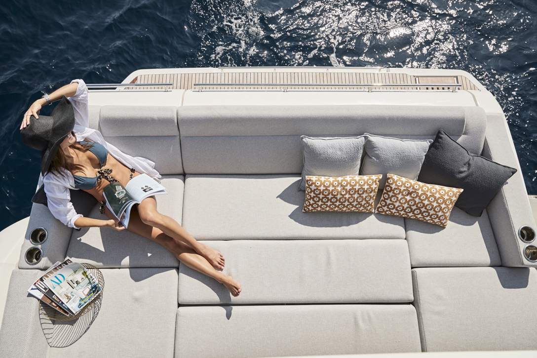 Prestige 590 Flybridge Exterior - 45.JPG