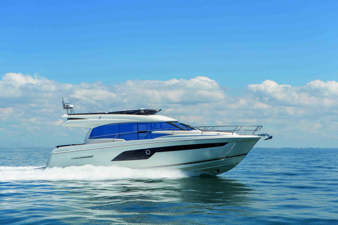 Prestige 520 Flybridge Exterior - 58.JPG