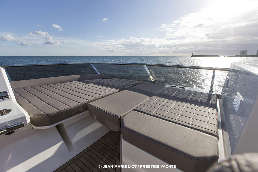 Prestige 630 Flybridge Exterior - 7.jpg