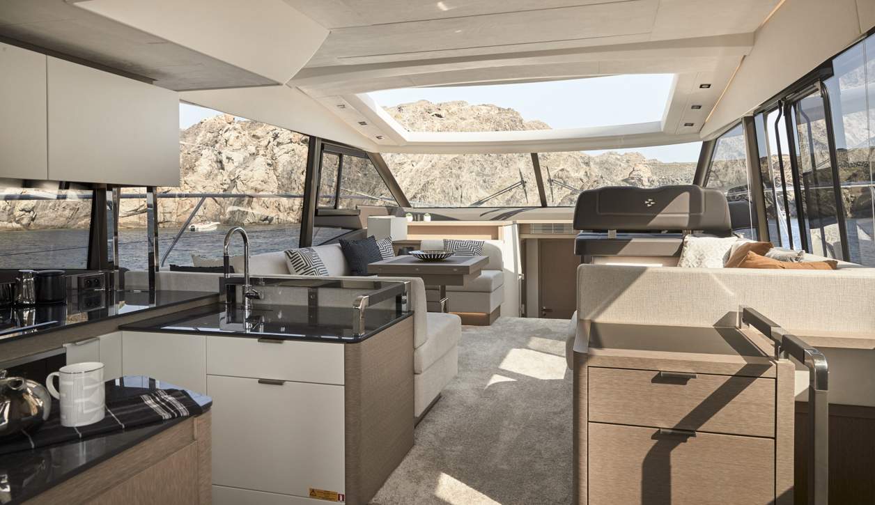 Prestige 590 S Interior - 18.JPG