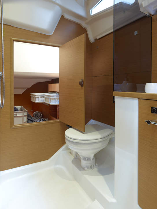 Jeanneau Sun Odyssey 389 Interior - 4.jpg