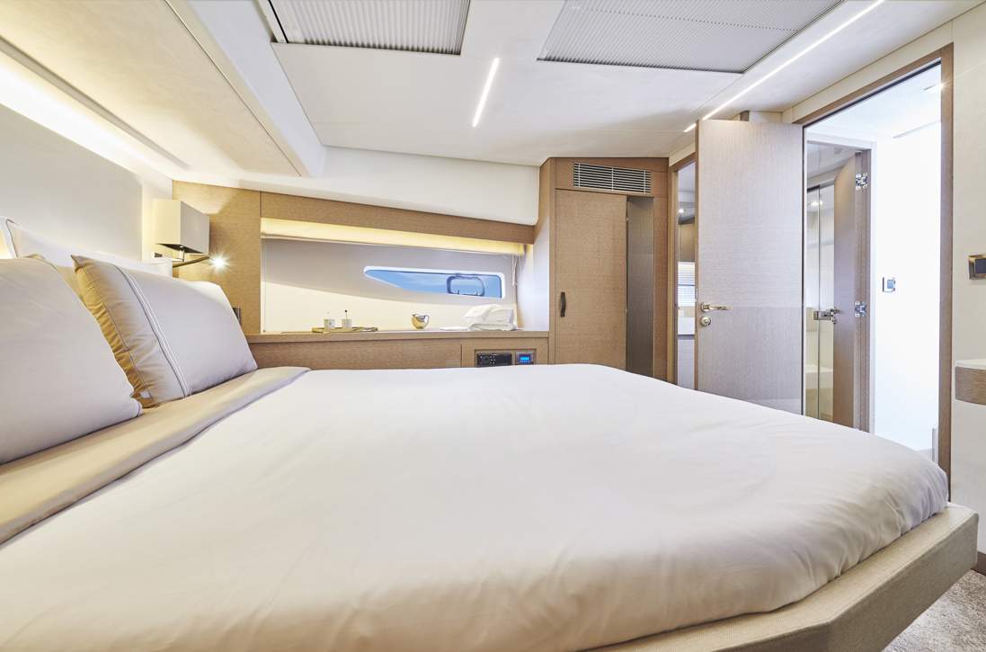 Prestige 590 Flybridge Interior - 30.JPG