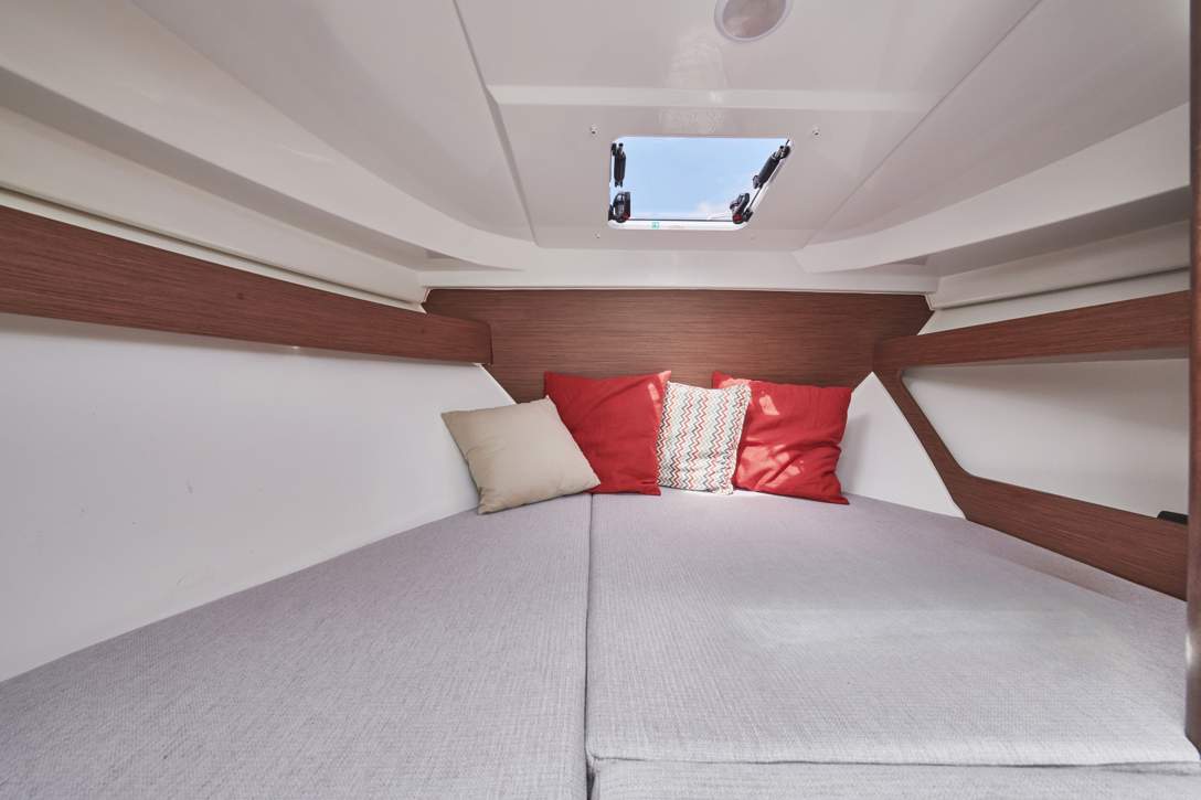 Jeanneau Merry Fisher 795 Serie 2 HB Interior - 7.JPG