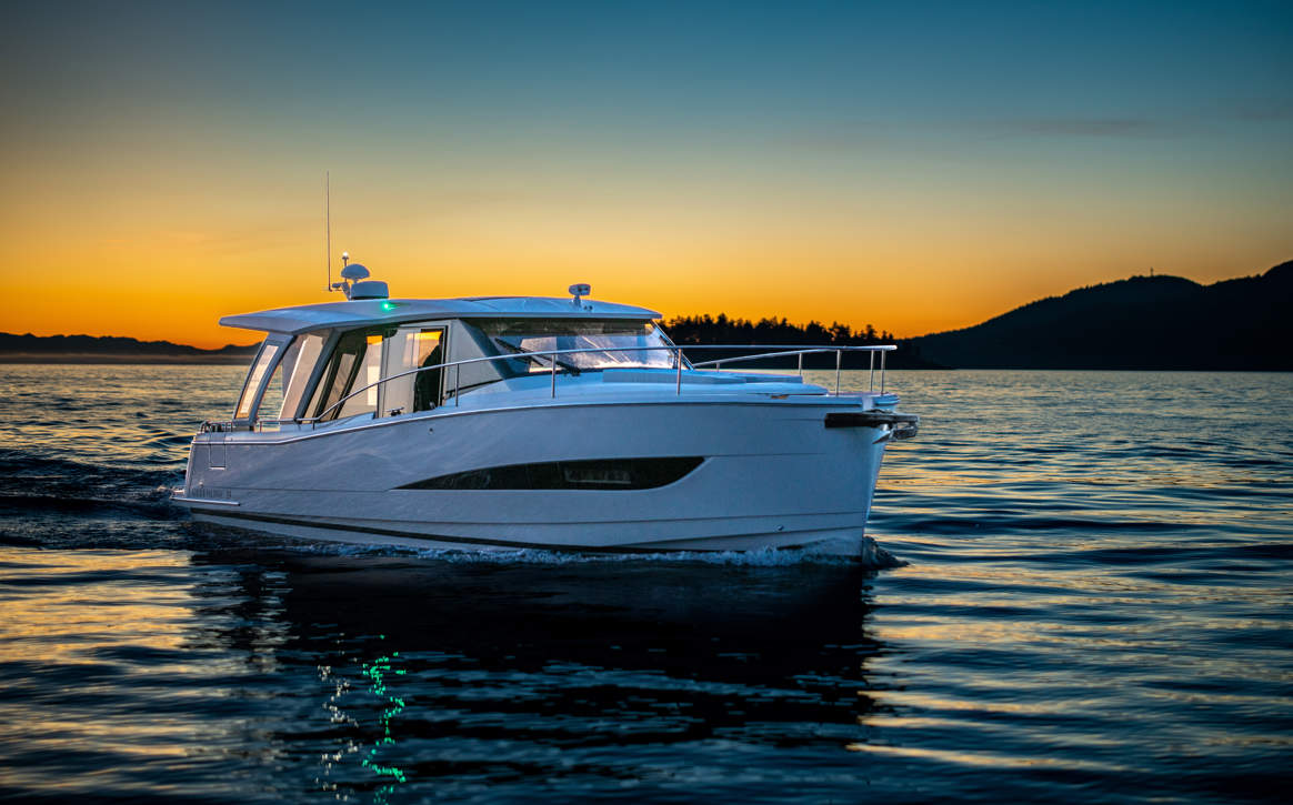 Greenline 39 Evening Sun Side View