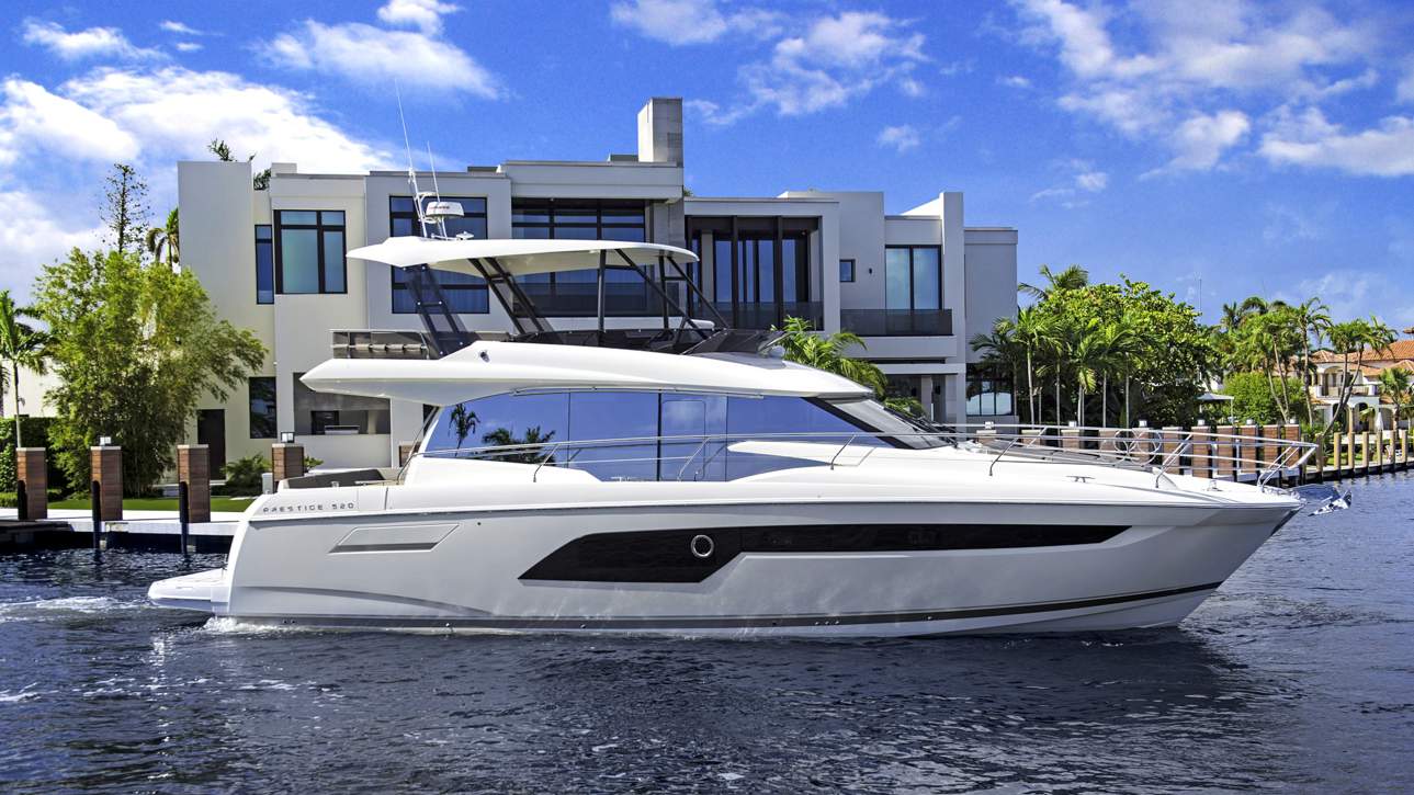 Prestige 520 Flybridge Exterior - 1.JPG
