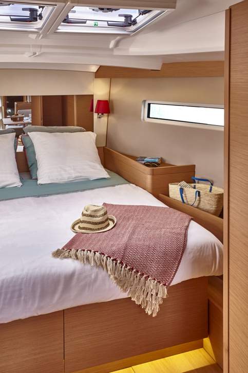 Jeanneau Sun Odyssey 440 Interior - 10.JPG