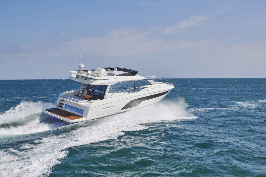 Prestige 590 Flybridge Exterior - 28.JPG