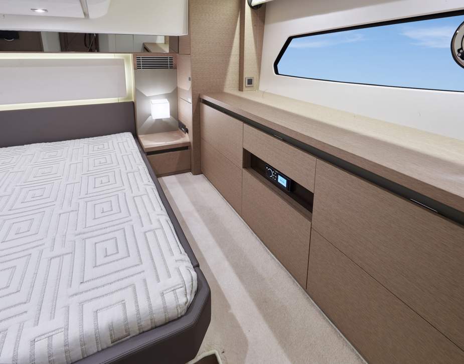 Prestige 460 Flybridge Interior - 39.JPG