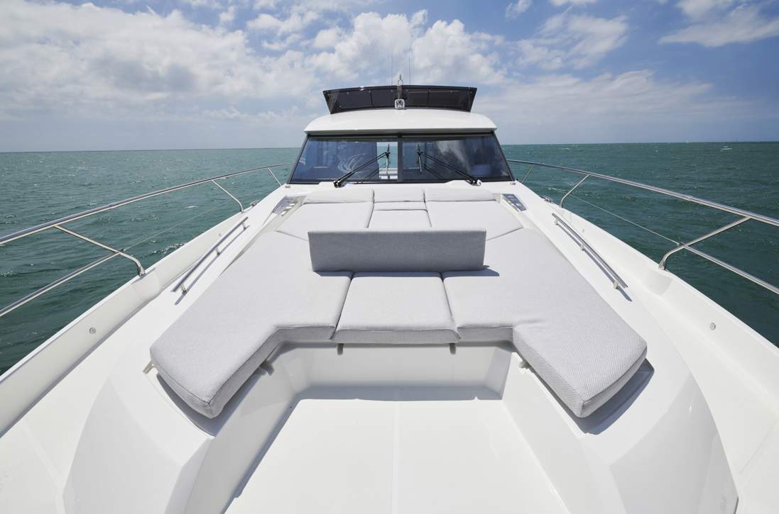 Prestige 590 Flybridge Exterior - 9.JPG