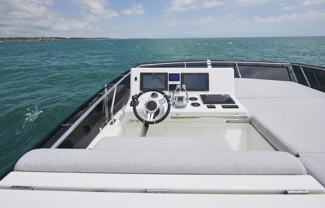 Prestige 590 Flybridge Exterior - 18.JPG