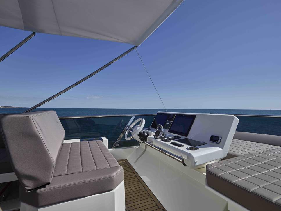 Prestige 630 Flybridge Exterior - 35.JPG