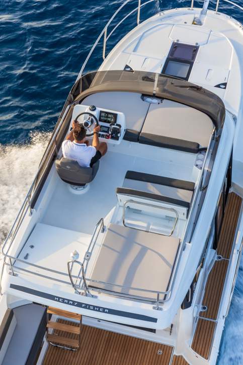 Jeanneau Merry Fisher 1095 Fly HB Exterior - 4.JPG