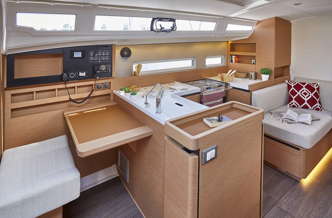 Jeanneau Sun Odyssey 410 Interior - 5.JPG