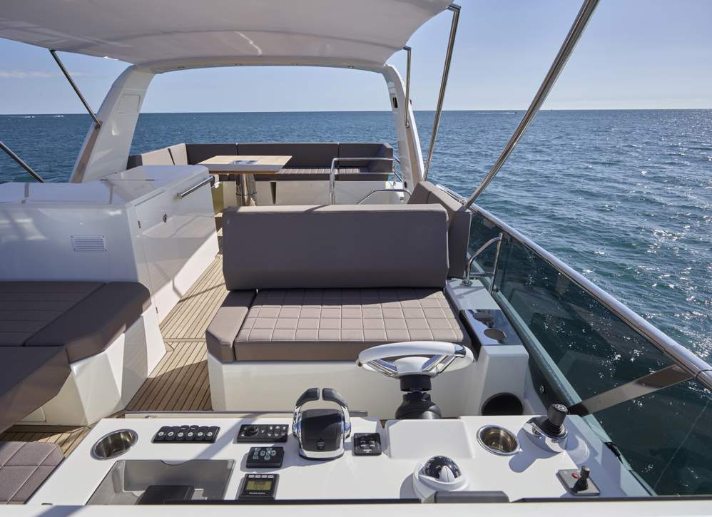 Prestige 630 Flybridge Exterior - 32.JPG