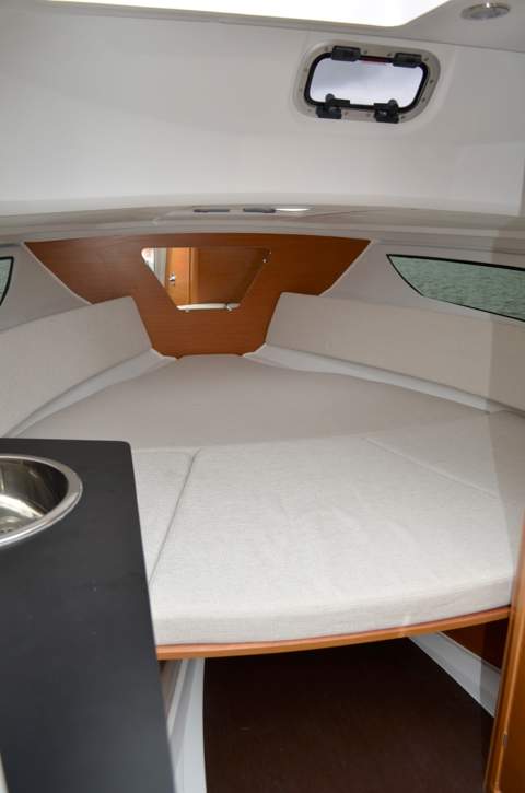 Jeanneau Cap Camarat 7.5 WA Serie 2 Interior - 3.JPG