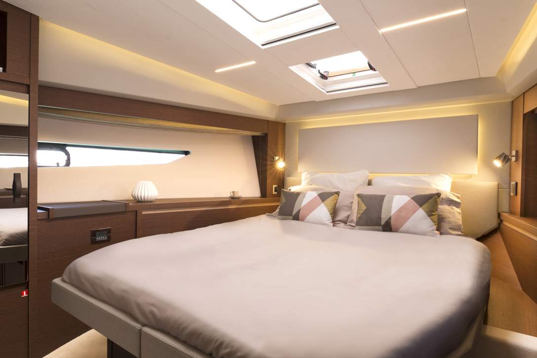 Prestige 520 Flybridge Interior - 2.JPG