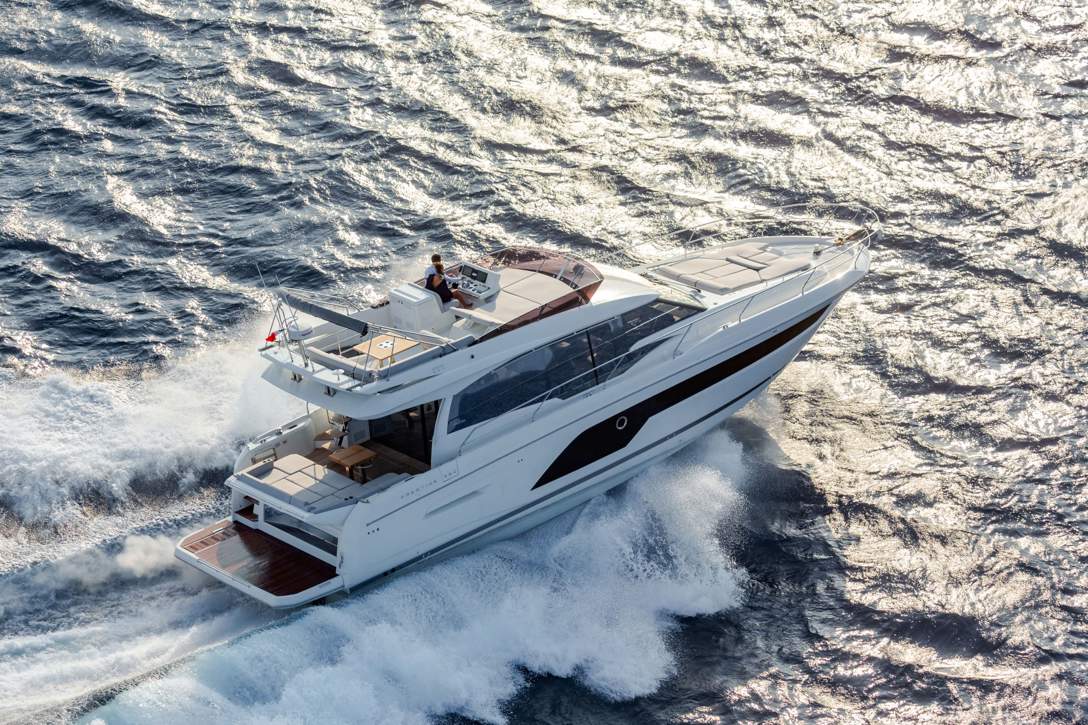 Prestige 590 Flybridge Exterior - 8.JPG