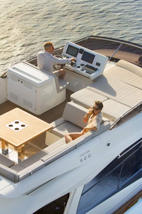 Prestige 520 Flybridge Exterior - 6.JPG