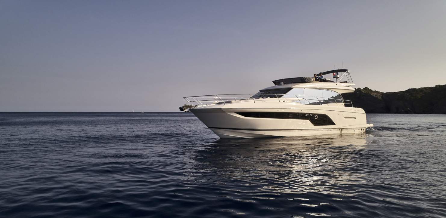 Prestige 590 Flybridge Exterior - 51.JPG
