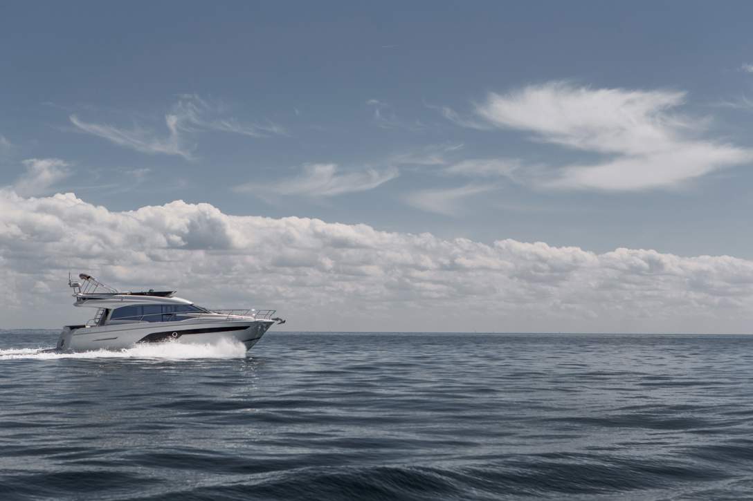 Prestige 520 Flybridge Exterior - 45.JPG