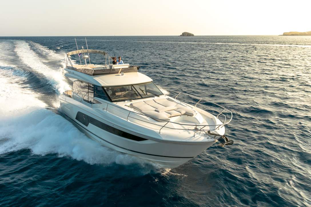 Prestige 590 Flybridge Exterior - 1.JPG