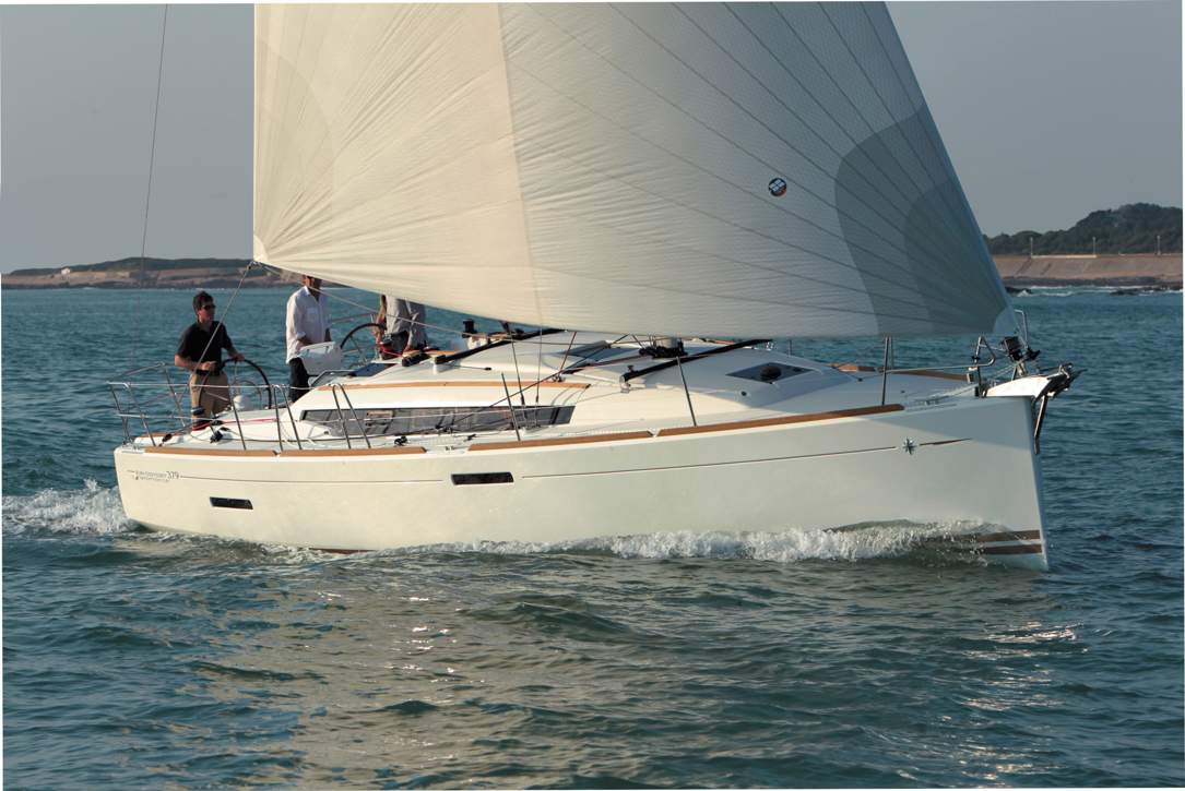 Jeanneau Sun Odyssey 389 Exterior - 31.jpg
