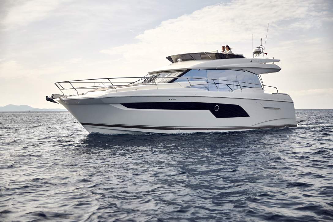 Prestige 520 Flybridge Exterior - 24.JPG