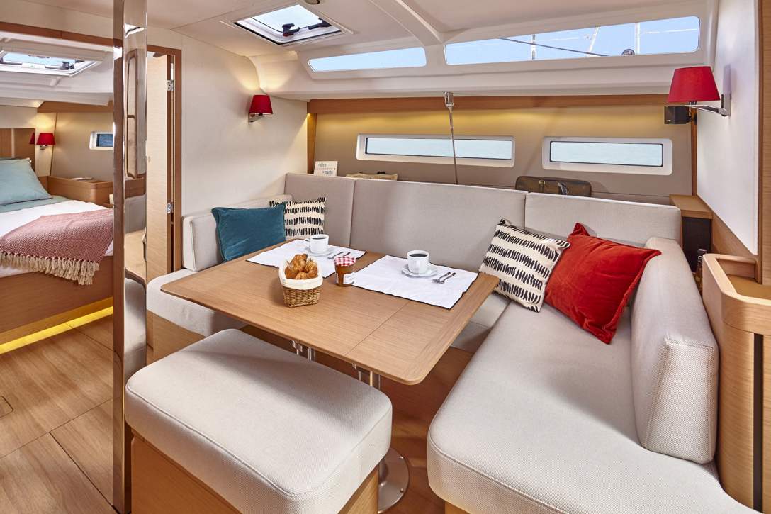 Jeanneau Sun Odyssey 440 Interior - 5.JPG