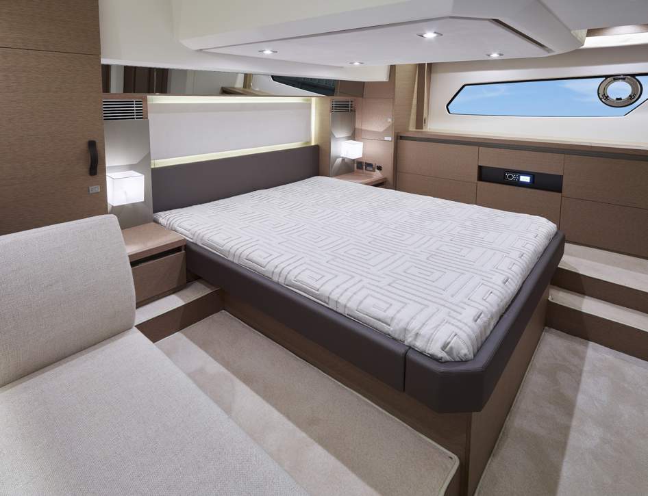 Prestige 460 Flybridge Interior - 36.JPG