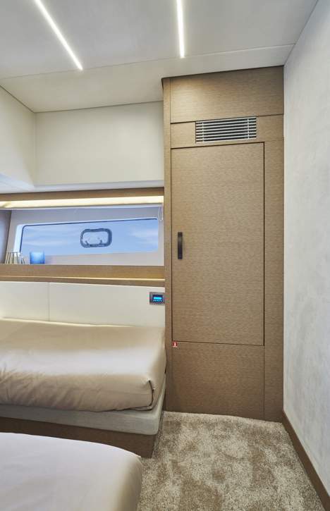 Prestige 590 Flybridge Interior - 41.JPG