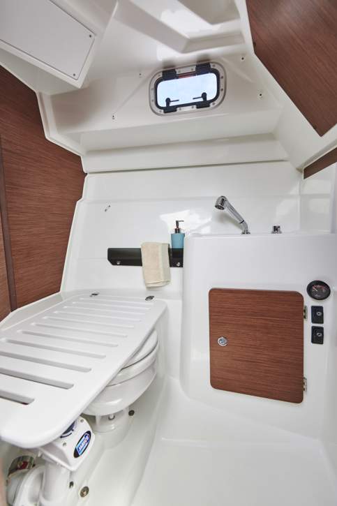 Jeanneau Merry Fisher 795 Serie 2 HB Interior - 8.JPG