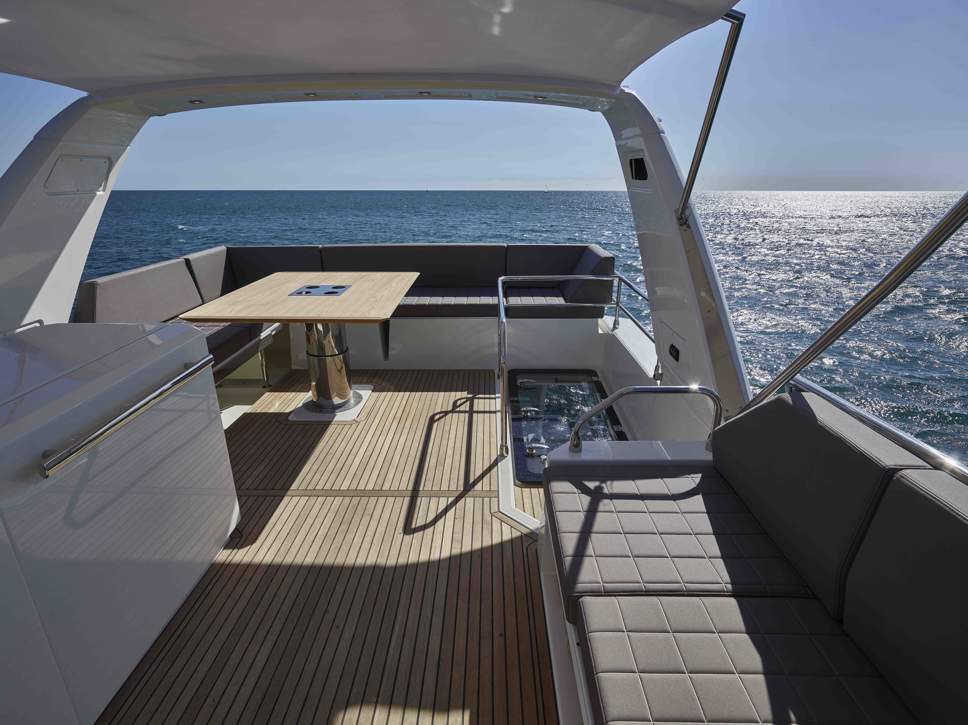 Prestige 630 Flybridge Exterior - 34.JPG