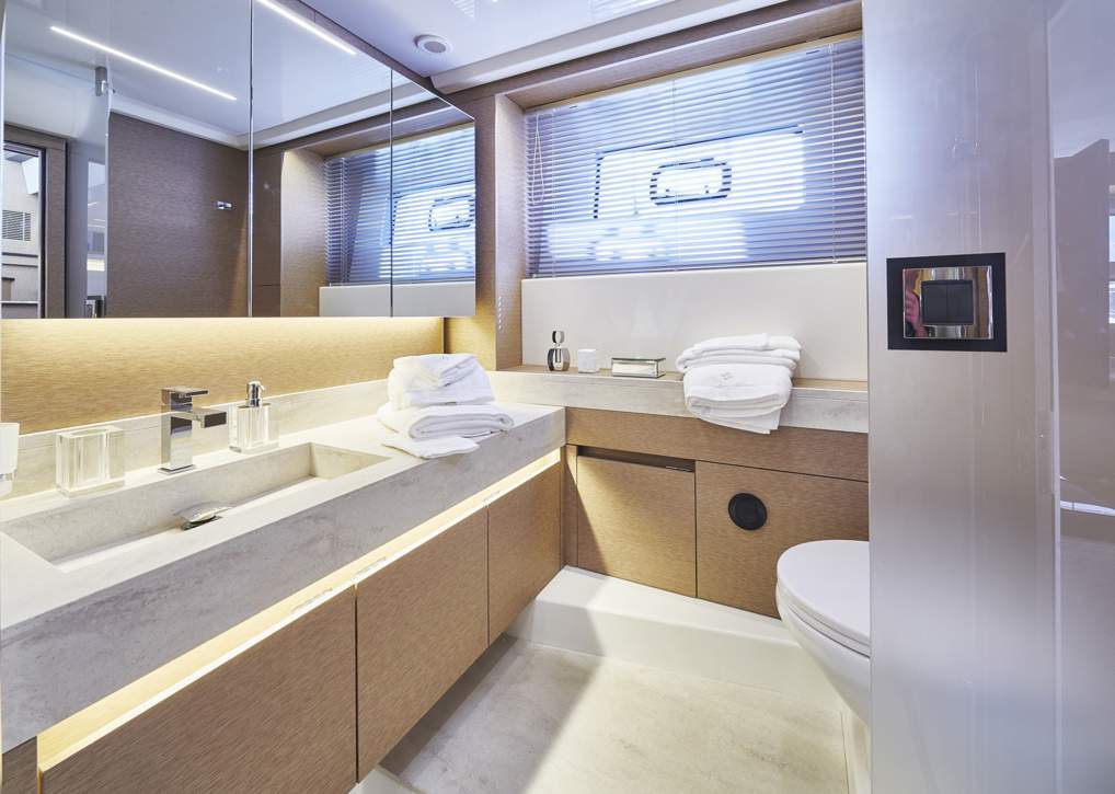 Prestige 590 Flybridge Interior - 24.JPG