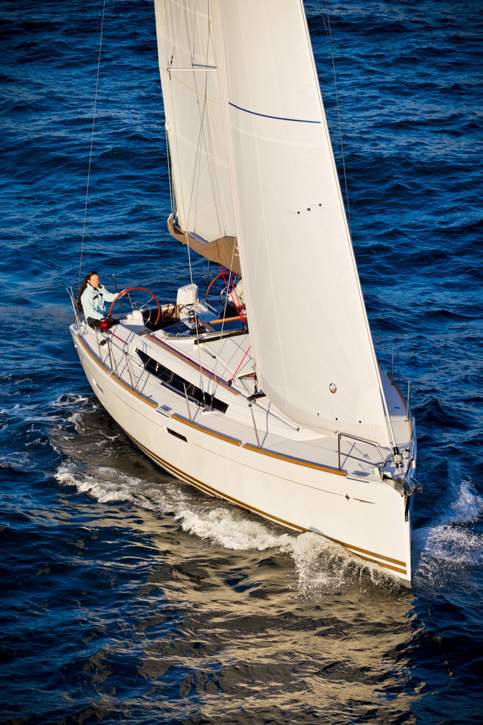 Jeanneau Sun Odyssey 389 Exterior - 18.jpg