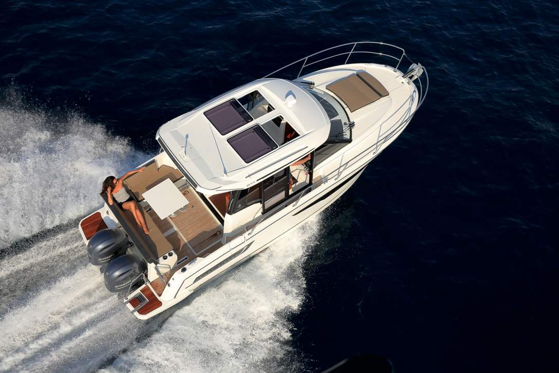 Jeanneau Merry Fisher 895 HB Exterior - 20.JPG