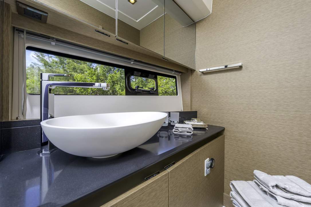 Prestige 460 Flybridge Interior - 30.JPG