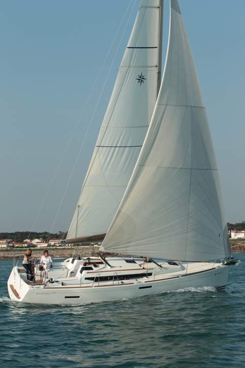 Jeanneau Sun Odyssey 389 Exterior - 6.jpg
