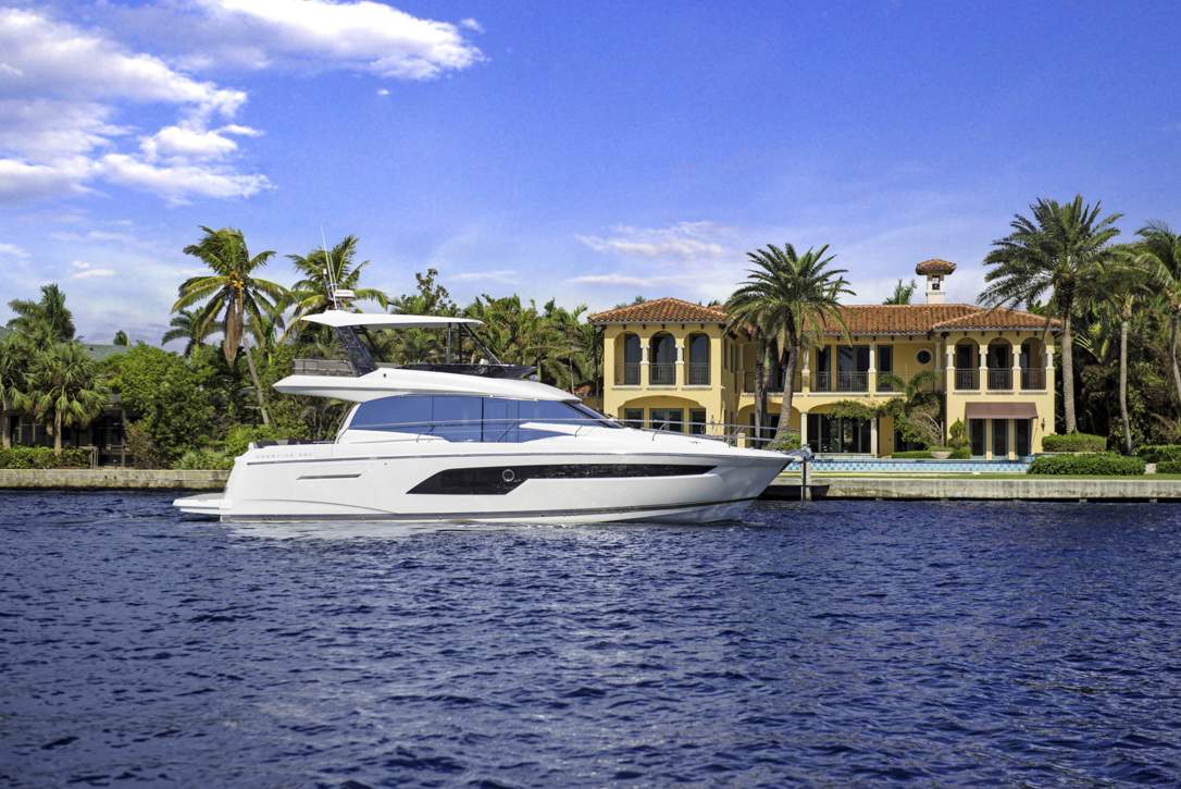 Prestige 520 Flybridge Exterior - 2.JPG
