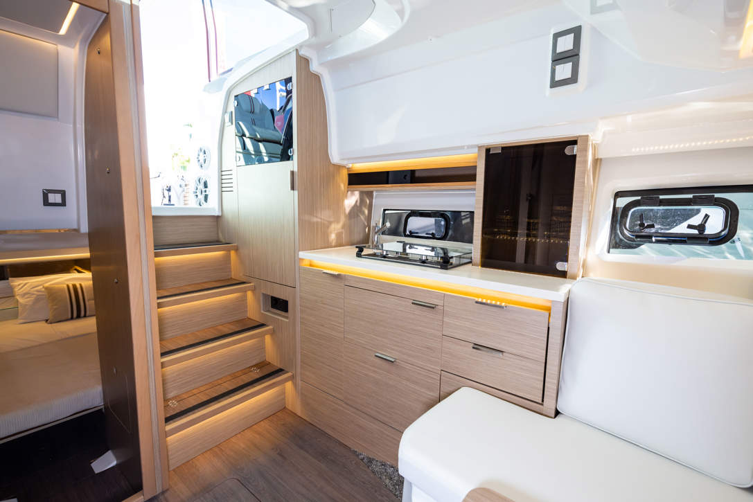 CAP CAMARAT 10.5WA IMAGE INTERIOR (2)