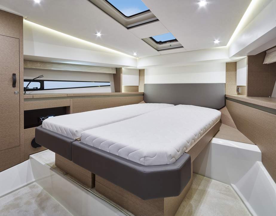 Prestige 460 Flybridge Interior - 42.JPG