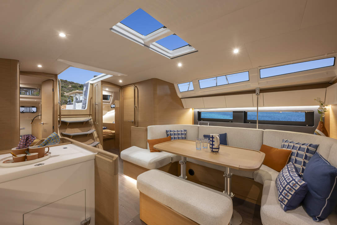 SUN ODYSSEY 455 INTERIOR (4)