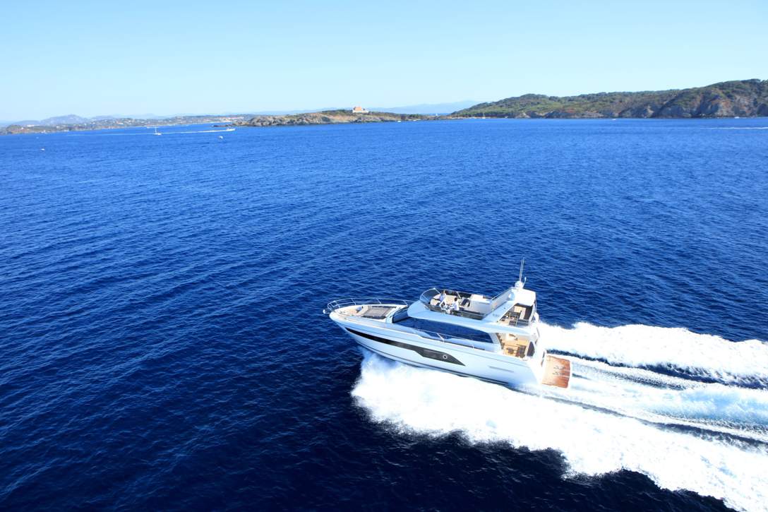 Prestige 630 Flybridge Exterior - 21.JPG