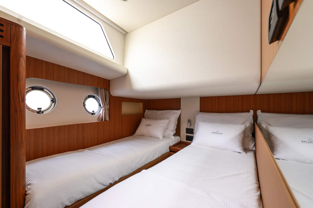 GL58 Fly Interior Guest Cabin