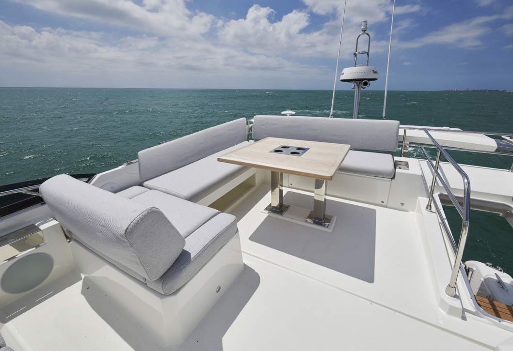 Prestige 590 Flybridge Exterior - 15.JPG